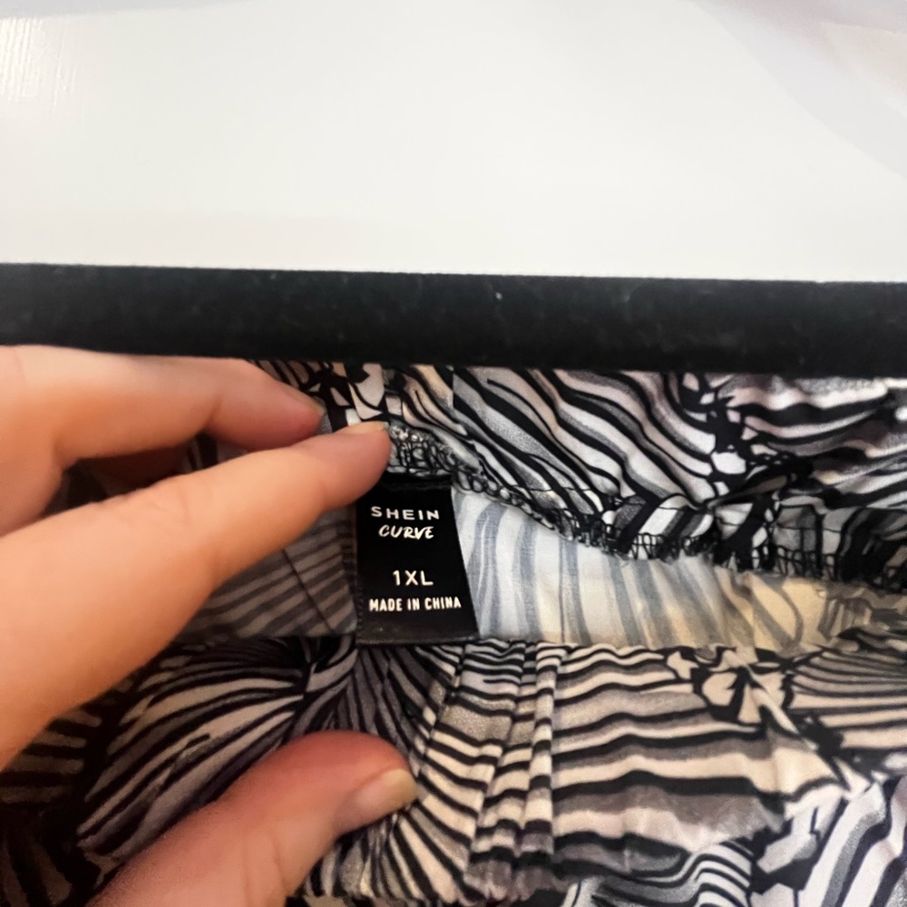 SHEIN Flared Open Slit Black and White Pants 1X - Picture 6 of 7